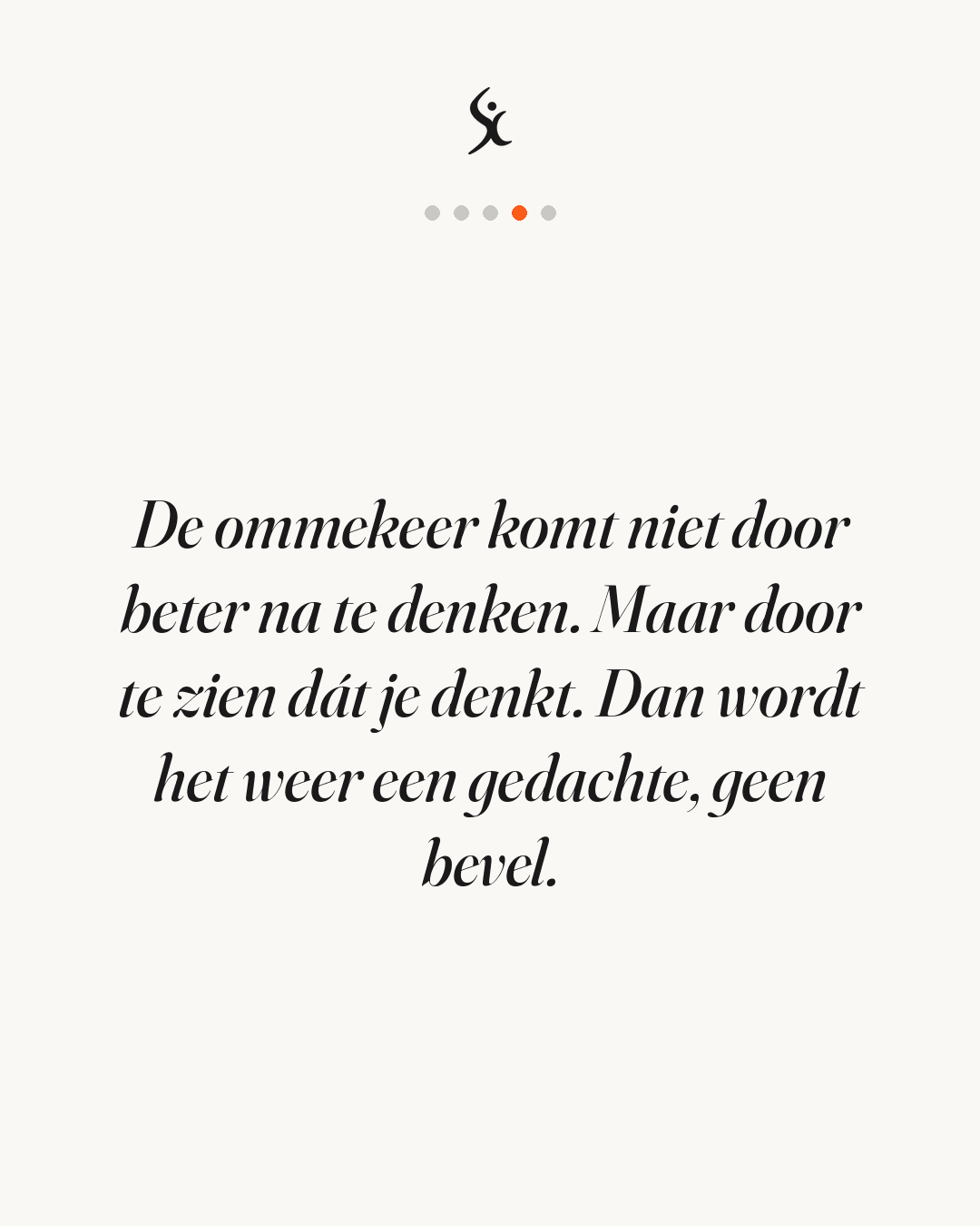 De ommekeer komt niet door beter na te denken. Maar door te zien dát je denkt. Dan wordt het weer een gedachte, geen bevel.